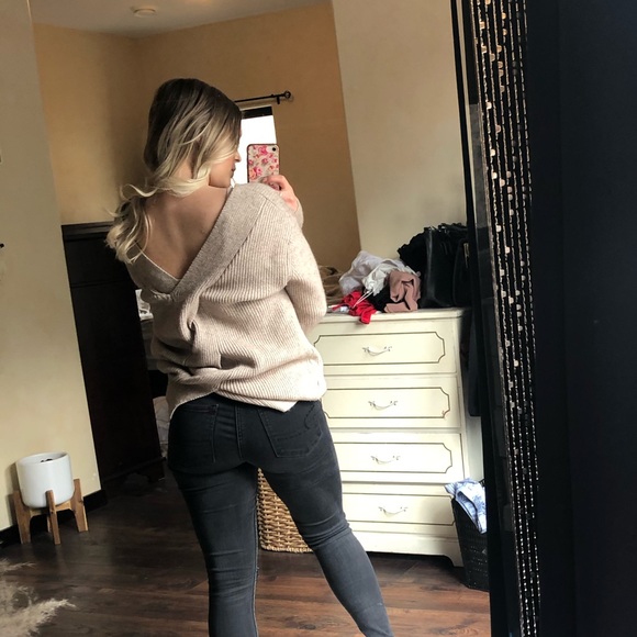 Deep V-neck oversized sweater - Picture 4 of 5